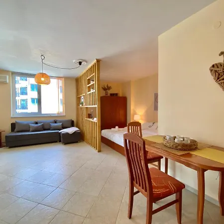 Karolina Hotel - Private Apartment - Sunny Beach Apartmán