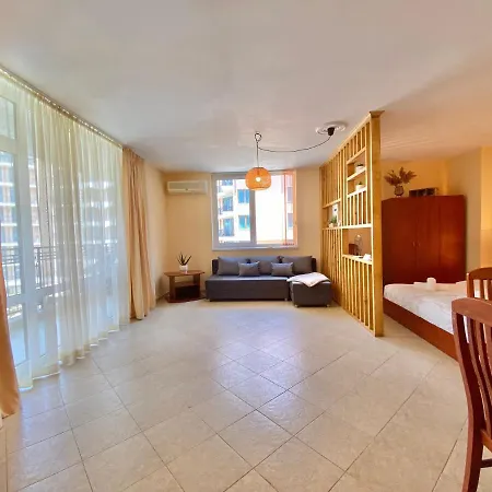 Karolina Hotel - Private Apartment - Sunny Beach Apartmán *